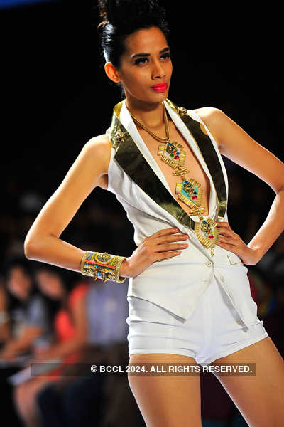 LFW '12: Day 4: Outhouse