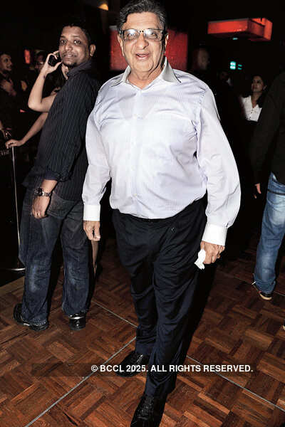 Kue Bar Fashion Fridays