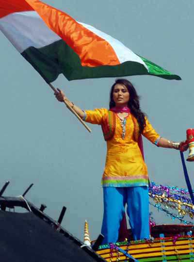 Celebs in I-Day spirit