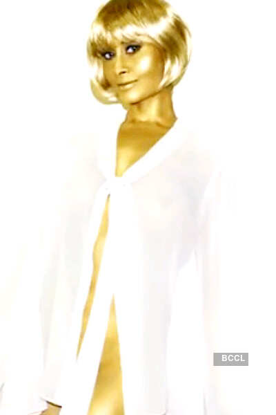 Indo-Australian singer Aiysha Saagar goes nude