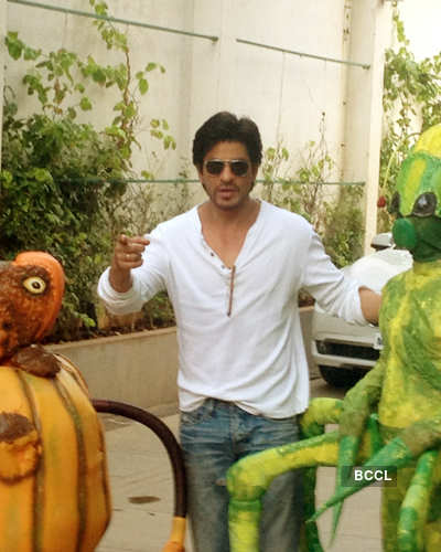 SRK meets 'Joker' aliens