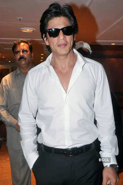 SRK booked for insulting national flag