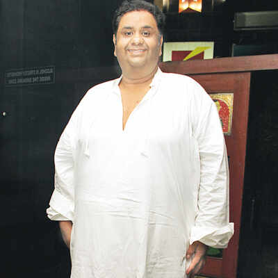 The World's a stage, Play on!