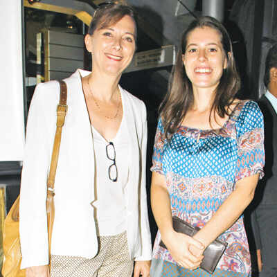 The World's a stage, Play on!