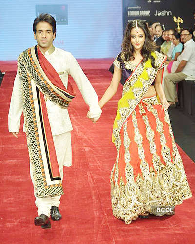 B-town celebs scorch IIJW ramp