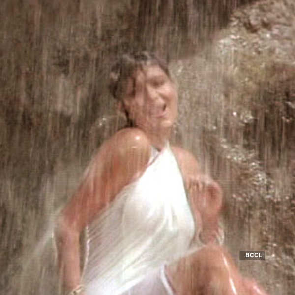 Top 10 hottest waterfall women in B'wood!
