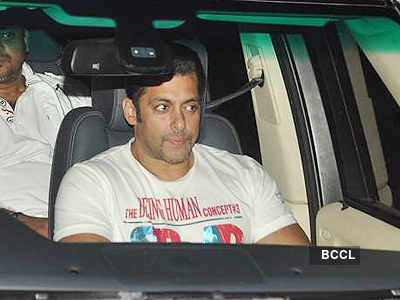 Salman watches 'Expendables 2'