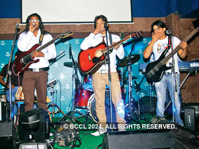 Band Rewa performs at Cafe Cruise