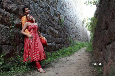 'Thulli Ezhunthathu Kadhal'