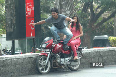 'Thulli Ezhunthathu Kadhal'