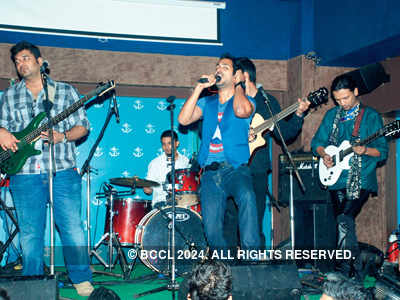 Ehsaas performs at Cafe Cruise