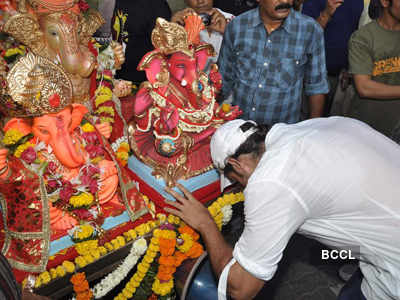 Hrithik & Suzanne @ Ganesh Visrajan