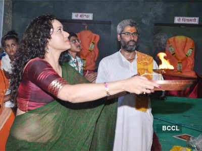 Shreya Narayan prays to Ganesha 