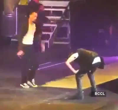 Justin Bieber pukes on stage