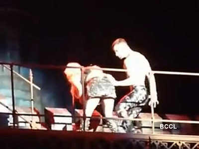 Lady Gaga throws up on stage
