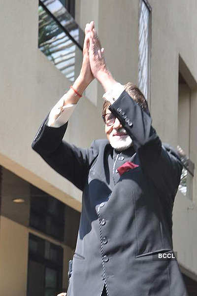 Big B greets fans on b'day