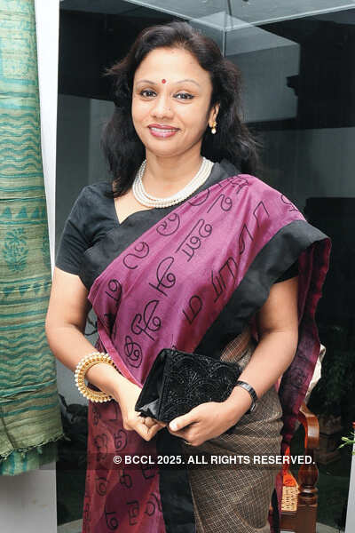 Sari tales in the city