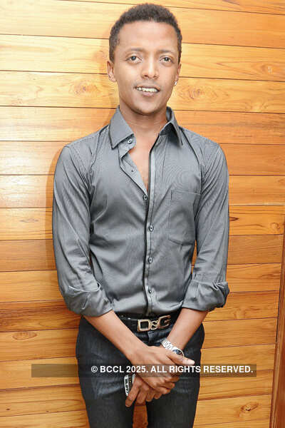 Sari tales in the city