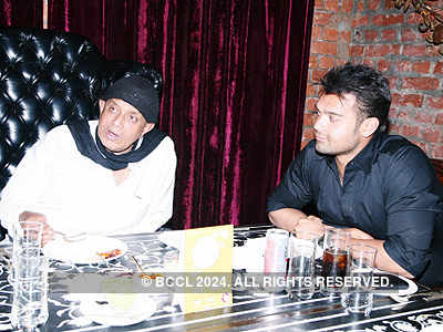 Mithun spotted in restaurant