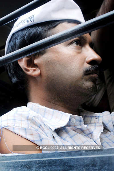 Arvind Kejriwal, activists detained