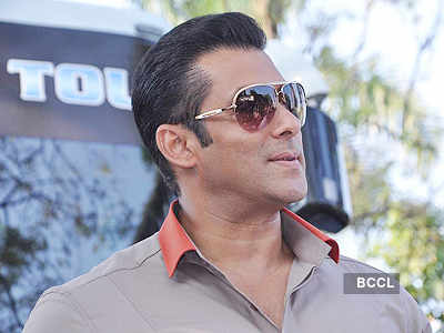 Salman takes media on Big Boss tour ride
