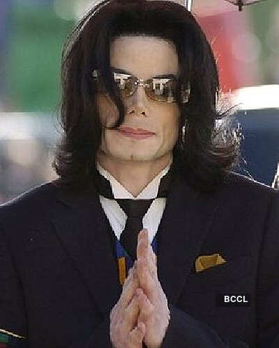 MJ's doc to write book on singer