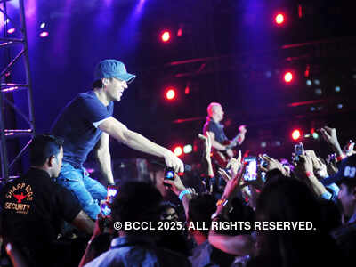Enrique Iglesias performs in Pune