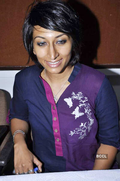 Aamina, Parveen @ film promotion