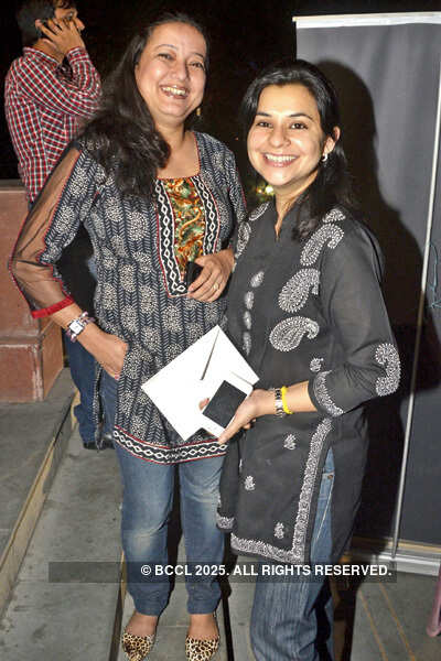 Vinay Pathak performs