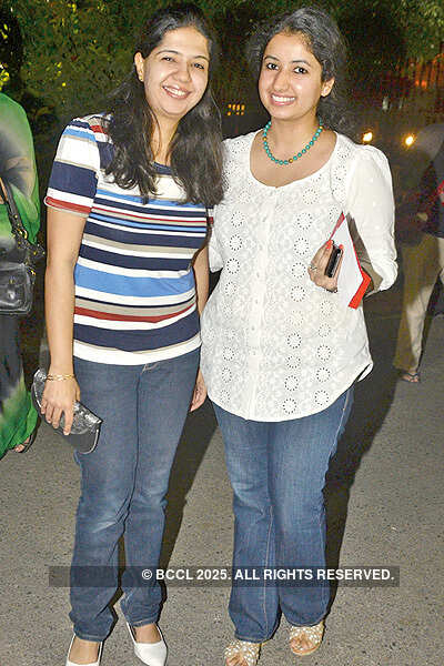 Vinay Pathak performs