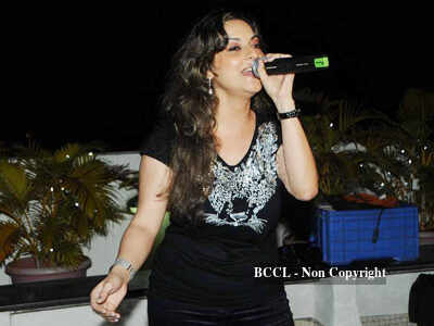 pretty-bhalla-performs-at-amy-billimoria-s-birthday-bash-held-in-mumbai