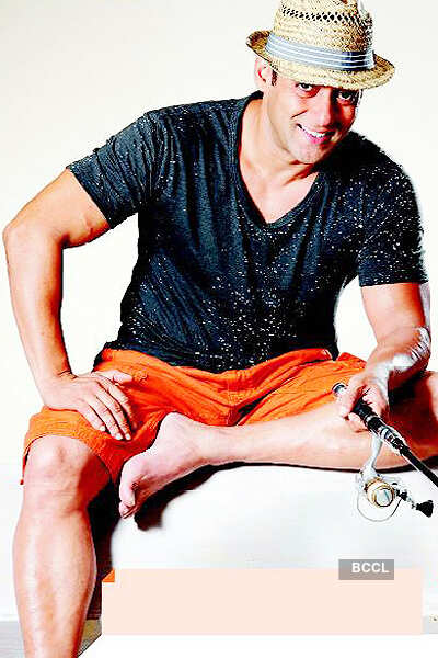 SRK makes way for Salman