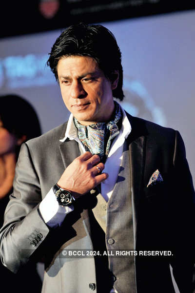 Shah Rukh Khan a tad sunburnt looked suave and smart as he