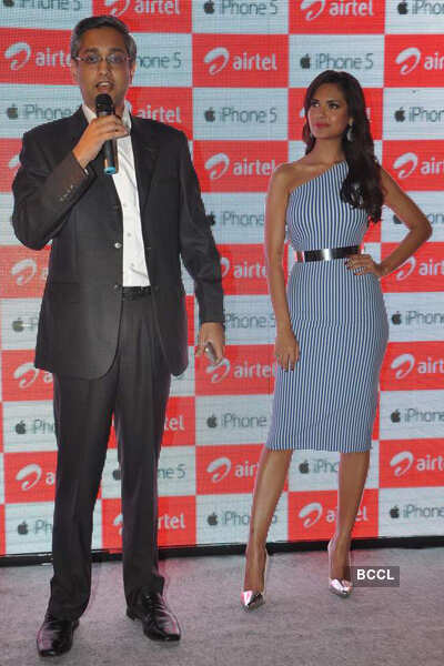 Esha Gupta @ iPhone 5 launch