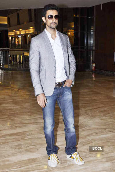 Kunal meets contest winners