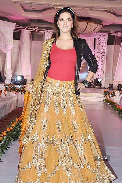 Sunny, Sush @ fashion event