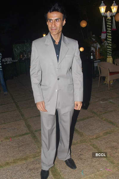 Ashutosh Rana With Wife Renuka Shahane And Kids During His B'day Bash ...