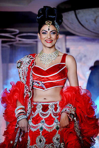 Sunny, Sush @ fashion event