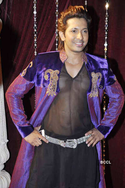 Celebs throng TV awards event