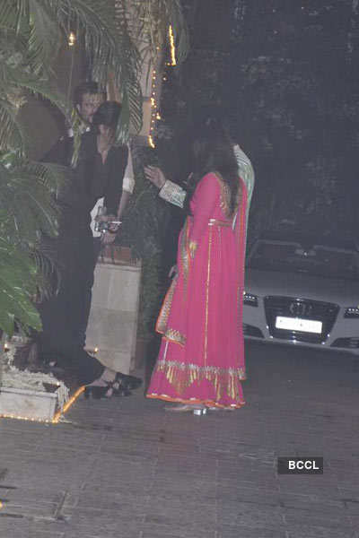 Anil Kapoor And Shah Rukh Khan Chat With Host Aishwarya And Abhishek At The Biggest Diwali Bash Held In The City