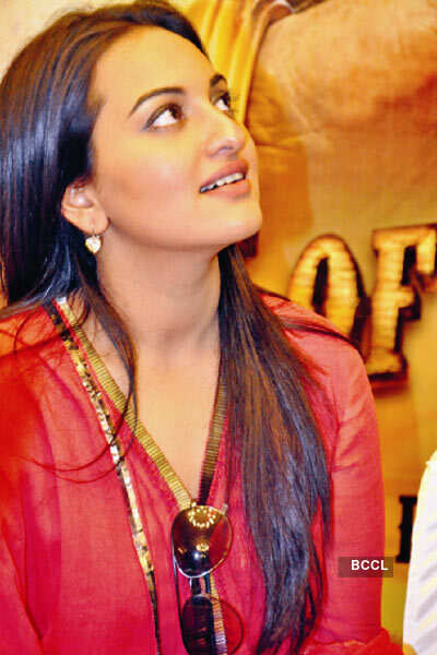 Sonakshi, Ajay in Patna