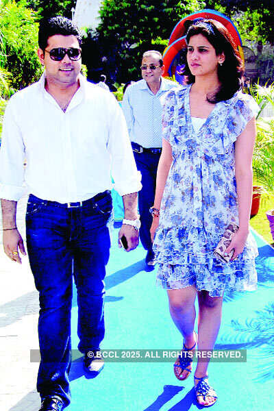 Deepshikha, Abhishek Thakur's party