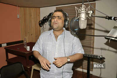 Kunal Ganjawala @ song recording
