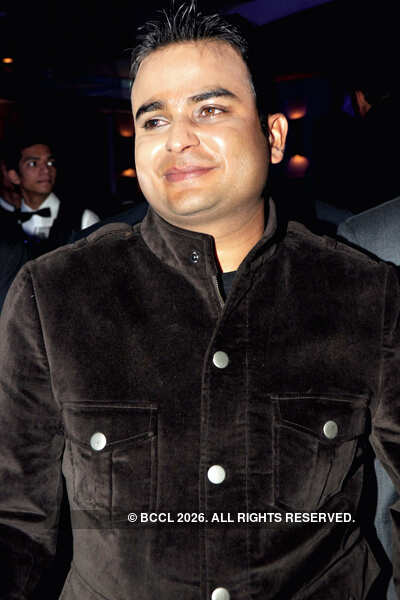 Golfers 'putt' on their party shoes