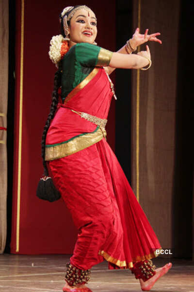 Apoorva performs Bharatanatayam