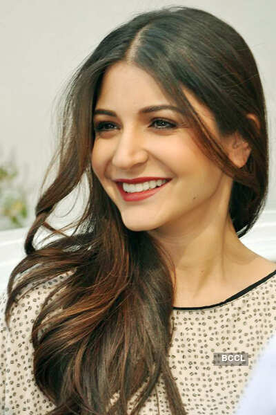 'MKBKM' cast during promotion