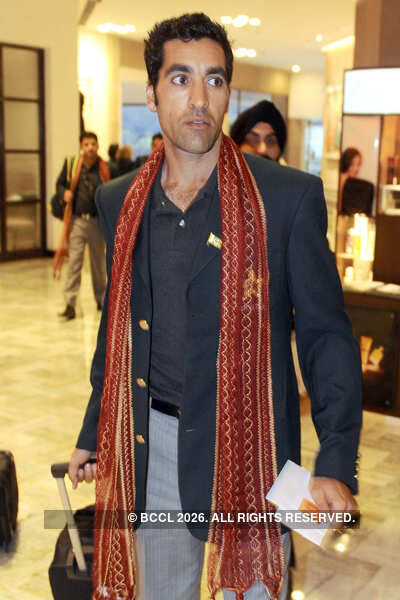 Indo, Pak teams arrive in Delhi for 3rd ODI