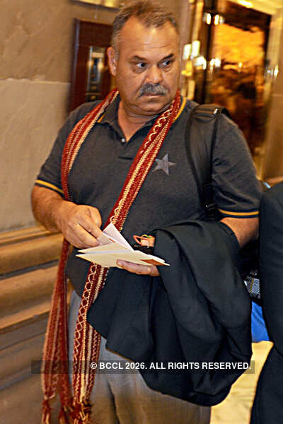 Indo, Pak teams arrive in Delhi for 3rd ODI