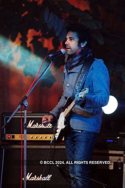 Kailash Kher performs in Delhi