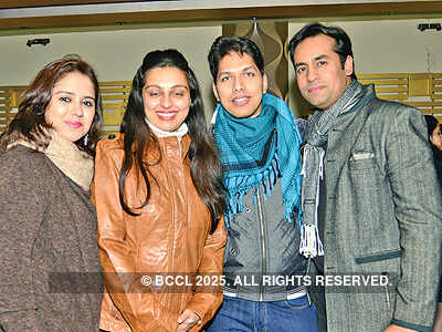 Cosy, posy in Lucknow ki sardi..